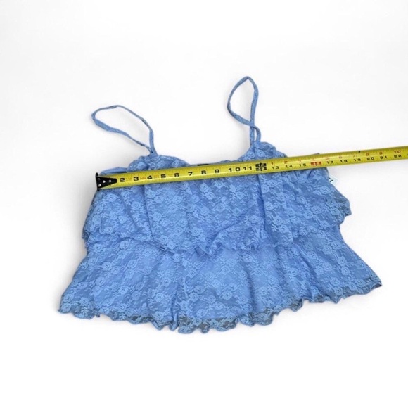 Old Navy Women's Light Blue Lace Tank Top - Picture 5 of 7